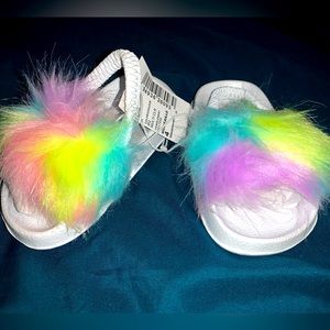Fluffy sandals! Summertime Fashion!!